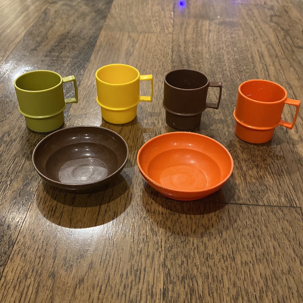 Vintage children’s Tupperware mugs and bowls “played with” condition